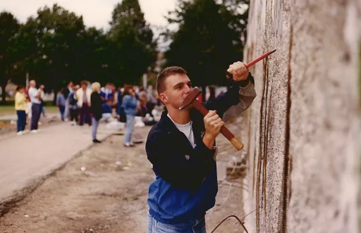 Four Leadership Lessons Learned While Running Four Miles Inside The Berlin Wall