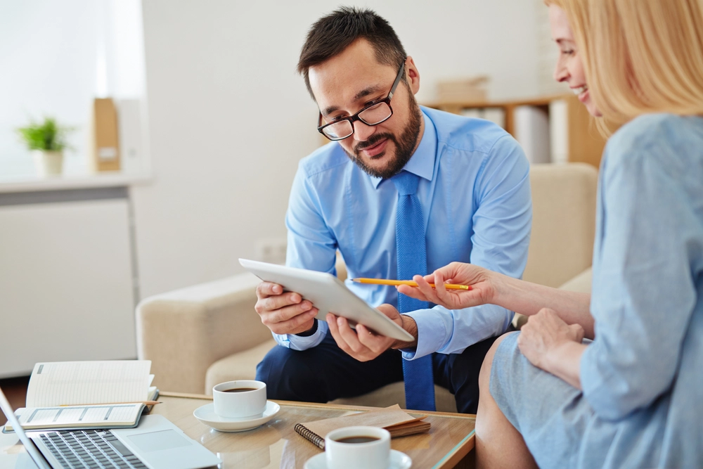 Woman asking questions to sales manager